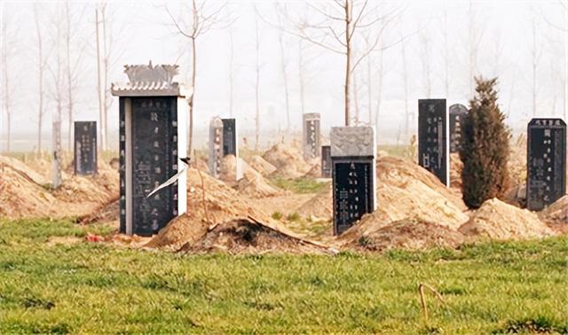 科普展现:坟地出贵人预兆（出贵人的坟地）