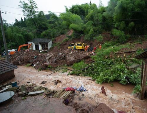 新澳门2025年开奖记录和广西山体滑坡致3死与广西发生山体滑坡